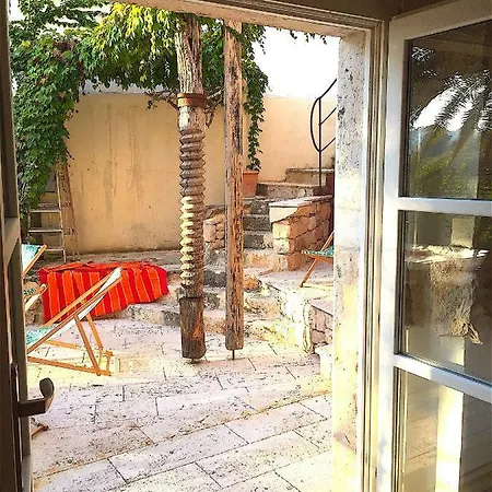 Cool Cave Apartment Sutivan