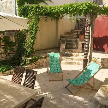 Apartment Cool Cave Sutivan