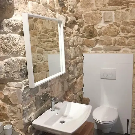 Apartment Cool Cave Sutivan